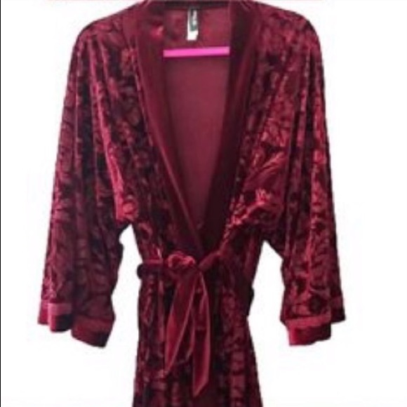 Adore Me Robe - Picture 2 of 4